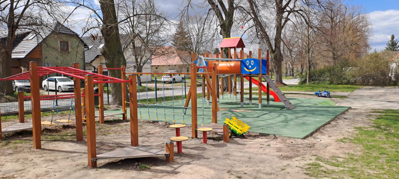 Dětské hřiště v městské části Kbel 2