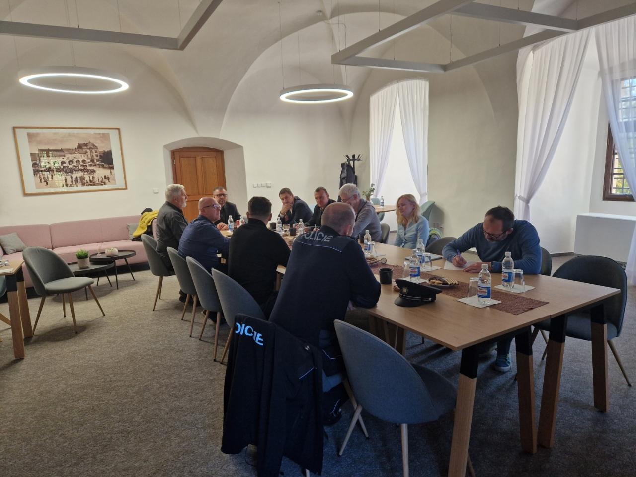 Jednání o bezpečnostní situaci v Benátkách nad Jizerou