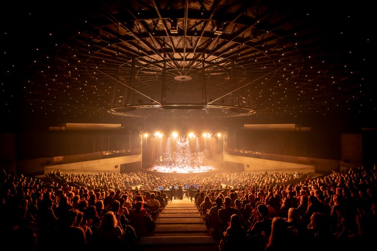 Janáčkova filharmonie s populárními interprety naservíruje v Gongu hudební hostinu!