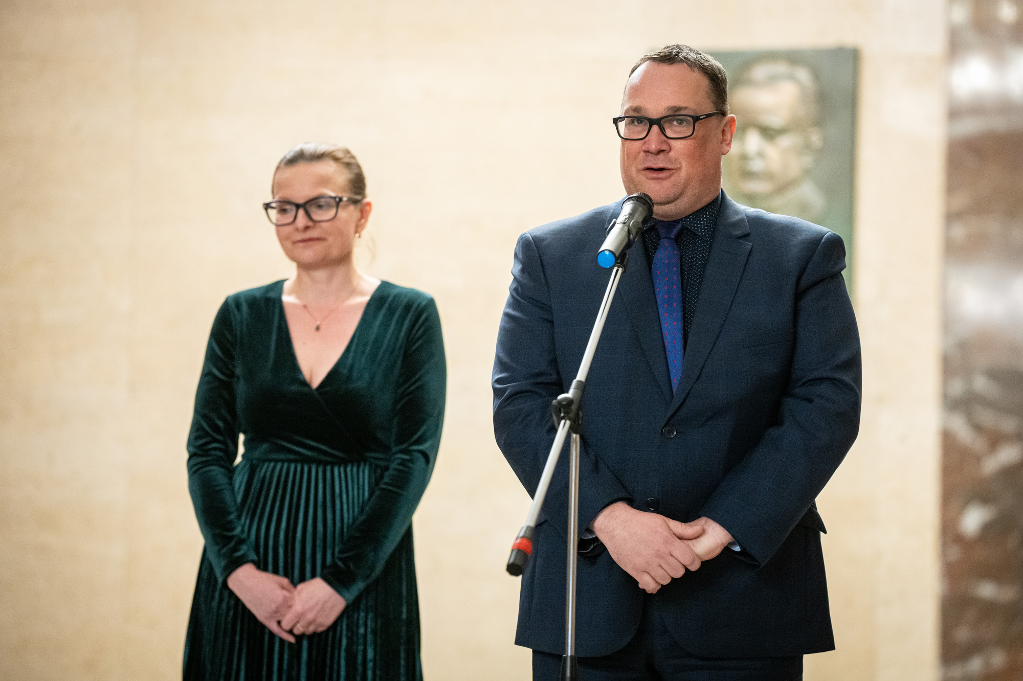 Primátor Jan Dohnal a ředitelka Archivu města Ostravy Hana Šústková při zahájení vernisáže. Foto: Lukáš Kaboň